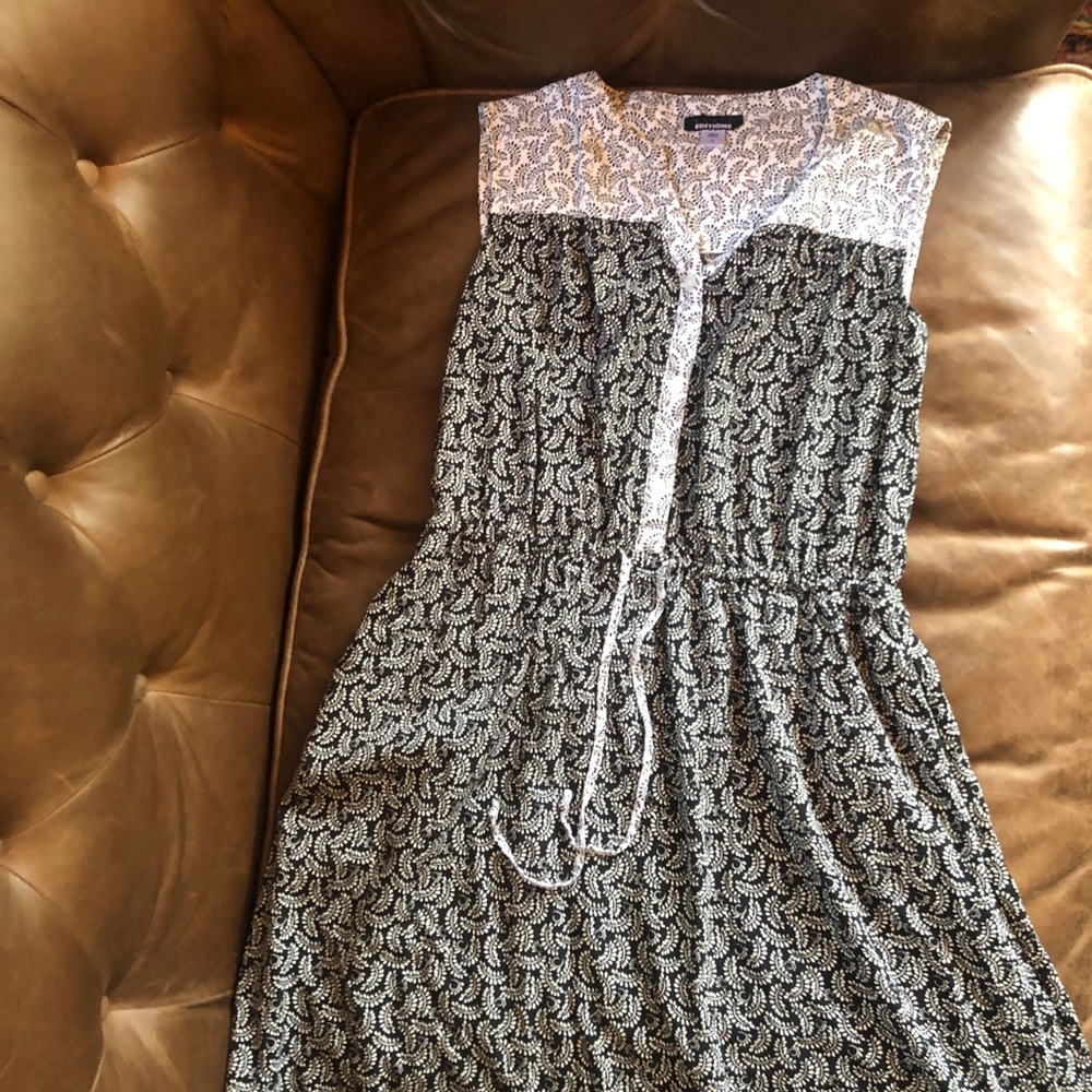 Sleeveless floral tie dress